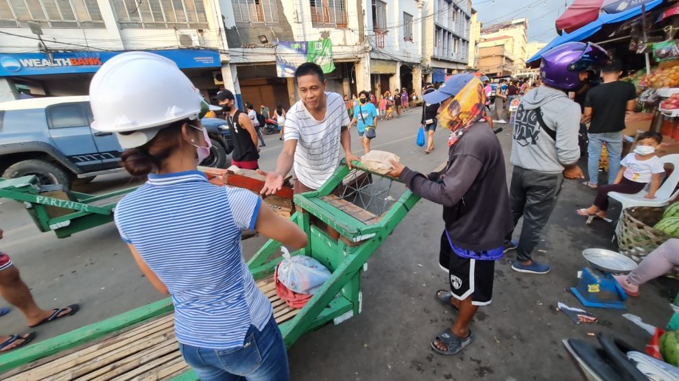 C:\Users\GCPI-ROBBY\Desktop\PRS\Distributing Holiday Relief Packs to Karumateros 01.jpg