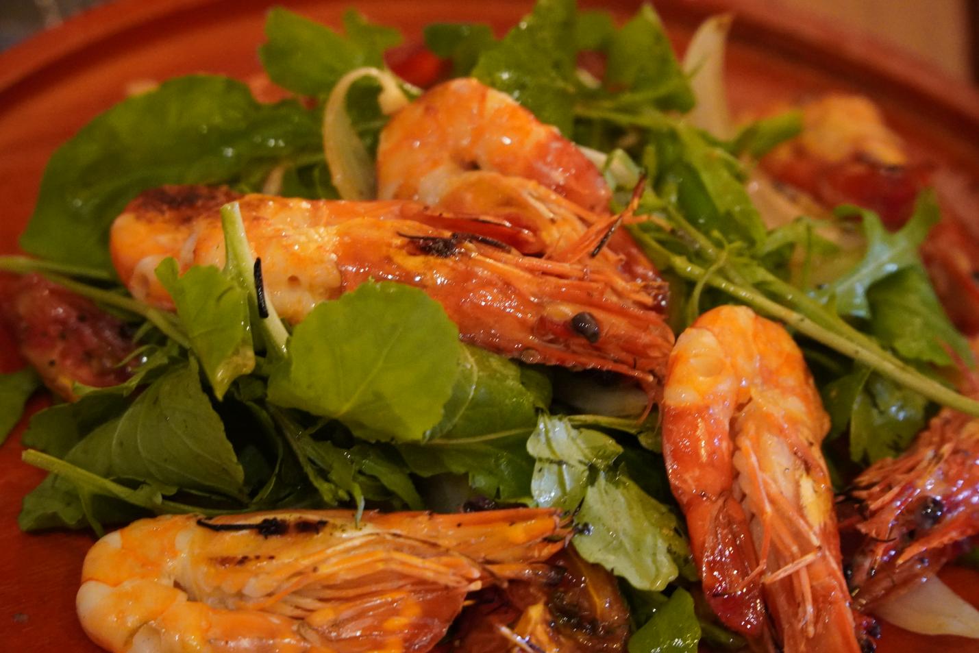 Arugula, homemade sundried tomatoes, white roasted onions, and grilled prawns, with burnt lemon(1)